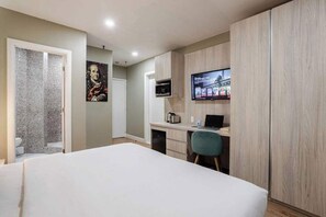 1 bedroom, desk, iron/ironing board, WiFi