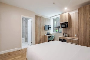 1 bedroom, desk, iron/ironing board, WiFi
