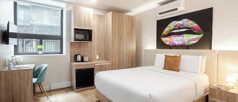 1 bedroom, desk, iron/ironing board, WiFi