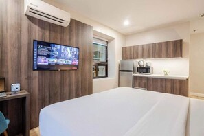 1 chambre, bureau, fer et planche à repasser, Wi-Fi