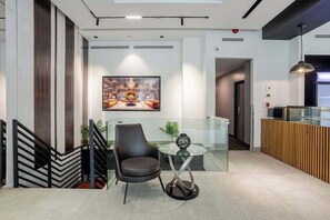 Interior - Serene Queen – MTL Village Stay (Montréal)