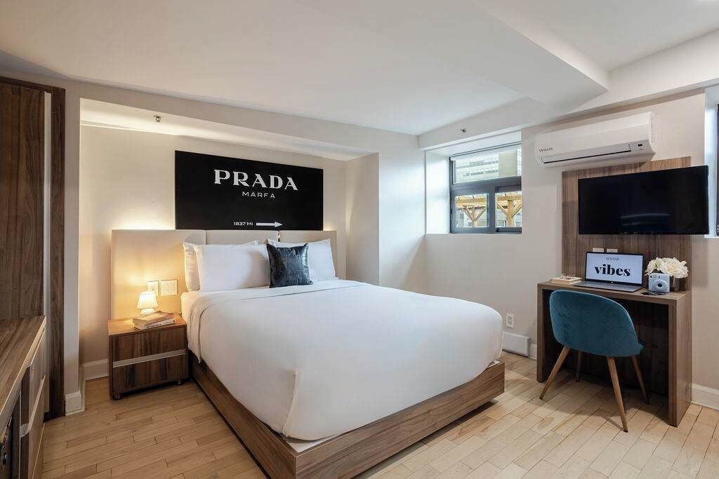 1 slaapkamer, een bureau, een strijkplank/strijkijzer, wifi