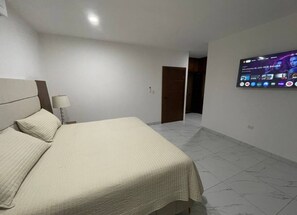 3 bedrooms, iron/ironing board, free WiFi, bed sheets - Luxury residence in Durango (Durango)