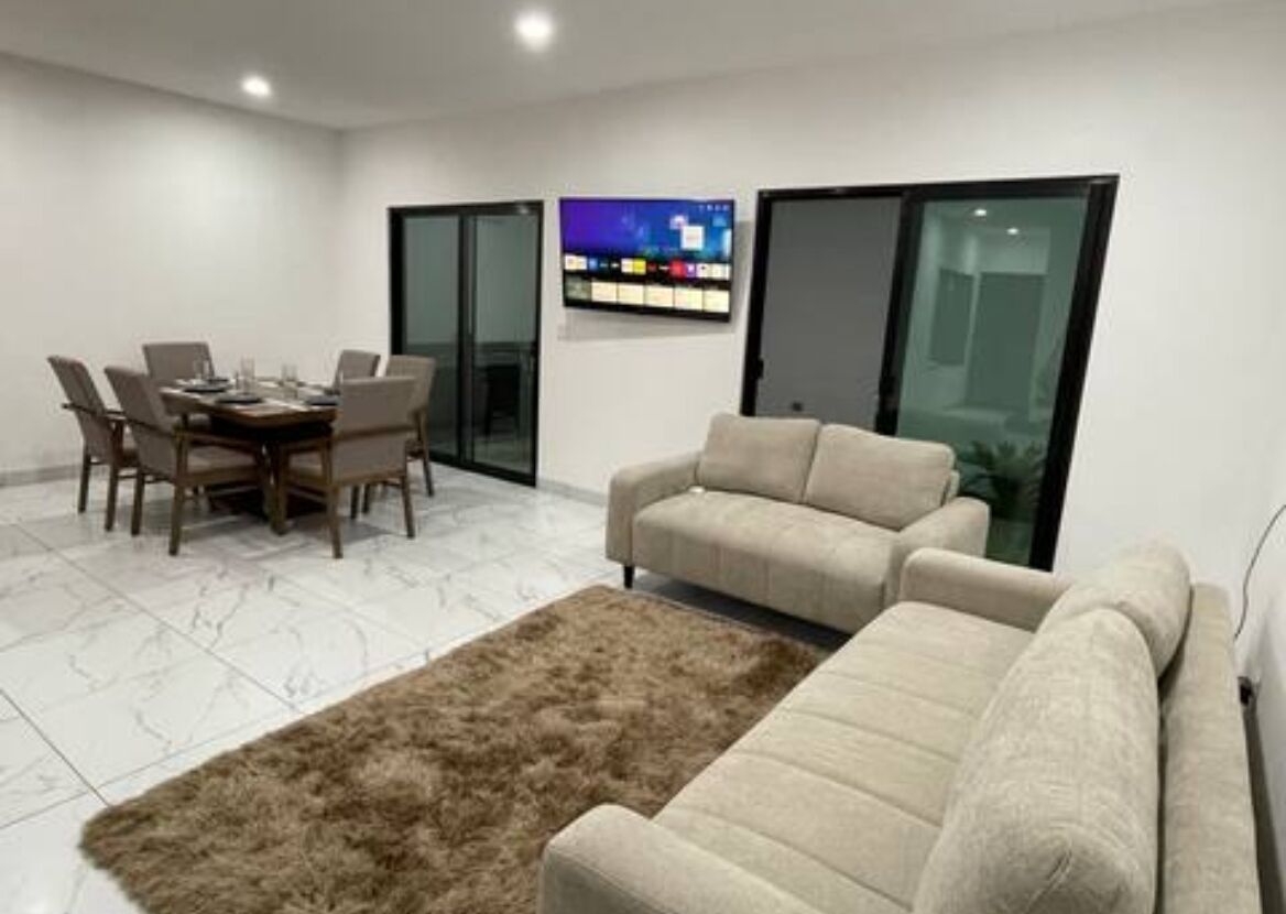 Smart TV, books, stereo