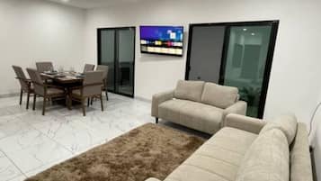 Smart TV, books, stereo