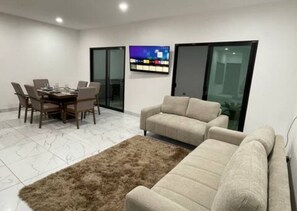 Smart TV, books, stereo