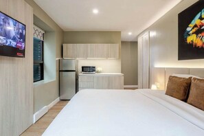 1 bedroom, desk, iron/ironing board, WiFi