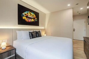 1 soverom, skrivebord, strykejern/-brett og wi-fi