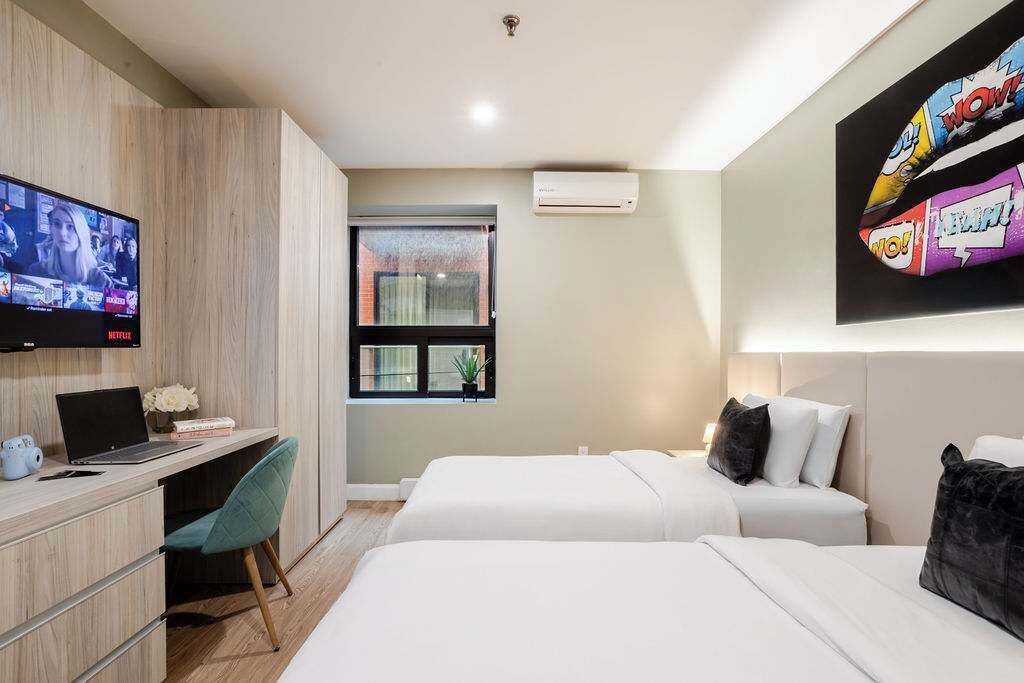 1 habitación, escritorio, tabla de planchar con plancha y wifi 