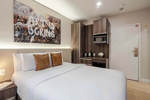 1 bedroom, desk, iron/ironing board, WiFi