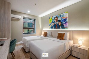 1 dormitorio, escritorio, tabla de planchar con plancha y wifi