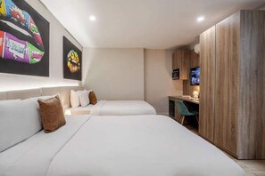 2 bedrooms, desk, iron/ironing board, WiFi