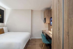 1 bedroom, desk, iron/ironing board, WiFi