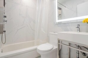 Doccia, asciugacapelli, asciugamani