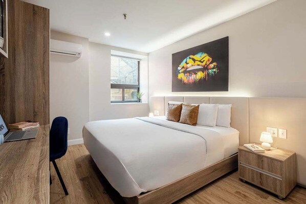 1 camera, una scrivania, ferro/asse da stiro, Wi-Fi