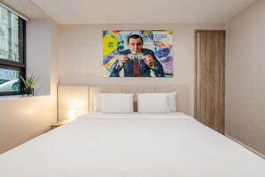 1 bedroom, desk, iron/ironing board, WiFi - Wolf King – Downtown Urban Stay (Montréal)