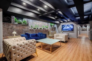 TV, offices - Arc Queen – Heart of Montreal (Montréal)