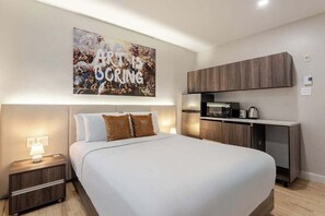 1 bedroom, desk, iron/ironing board, WiFi