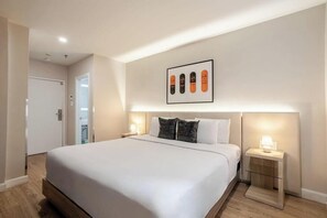 1 slaapkamer, een bureau, een strijkplank/strijkijzer, wifi