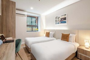 Desk, iron/ironing board, WiFi, bed sheets