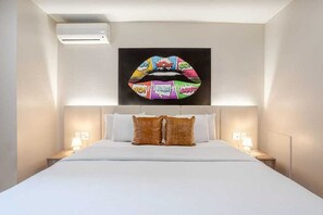 1 slaapkamer, een bureau, een strijkplank/strijkijzer, wifi