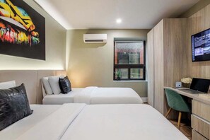 1 slaapkamer, een bureau, een strijkplank/strijkijzer, wifi