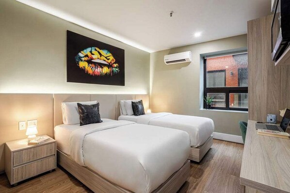 1 habitación, escritorio, tabla de planchar con plancha y wifi 