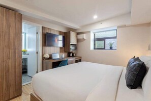 1 dormitorio, escritorio, tabla de planchar con plancha y wifi