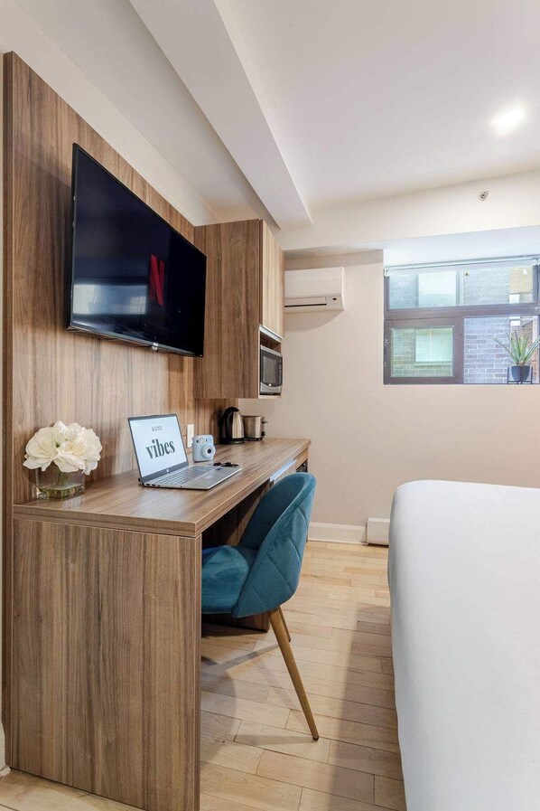 1 bedroom, desk, iron/ironing board, WiFi
