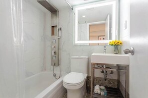 Dusche, Haartrockner, Handtücher