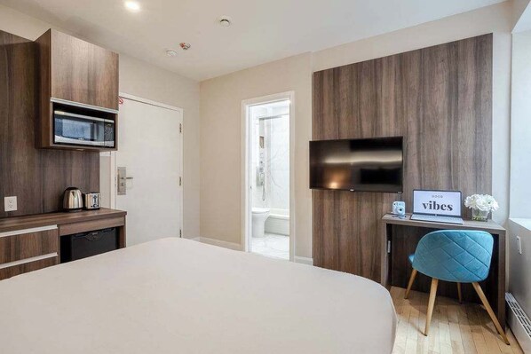 1 bedroom, desk, iron/ironing board, WiFi