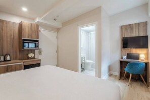 1 chambre, bureau, fer et planche à repasser, Wi-Fi