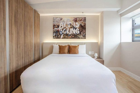 2 bedrooms, desk, iron/ironing board, WiFi