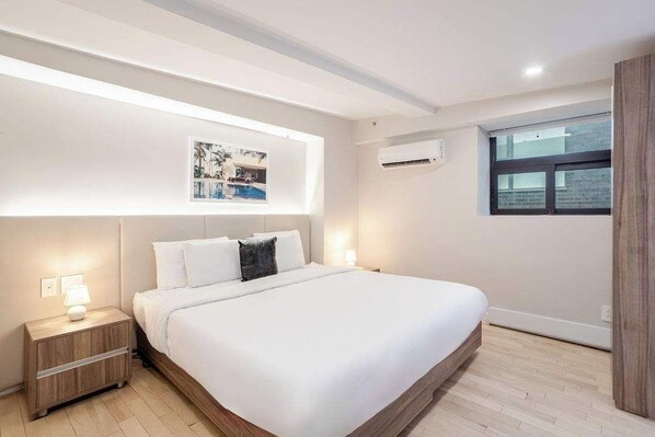 1 bedroom, desk, iron/ironing board, WiFi