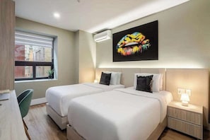 Desk, iron/ironing board, WiFi, bed sheets