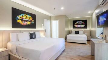 2 habitaciones, escritorio, tabla de planchar con plancha y wifi