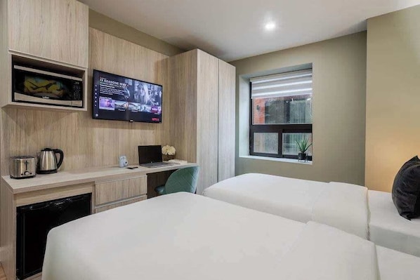 1 bedroom, desk, iron/ironing board, WiFi