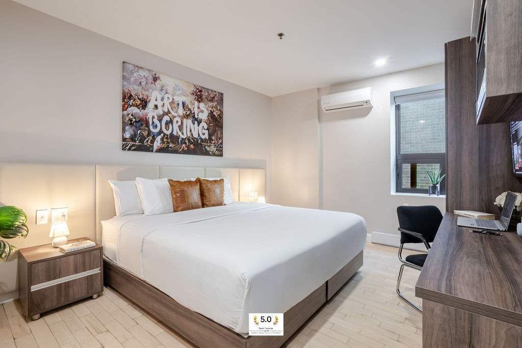 1 dormitorio, escritorio, tabla de planchar con plancha y wifi