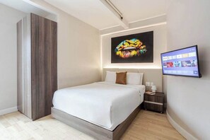 1 bedroom, desk, iron/ironing board, WiFi