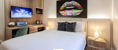 1 dormitori, escriptori, planxa i posts de planxar i wifi