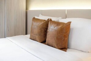 1 habitación, escritorio, tabla de planchar con plancha y wifi 