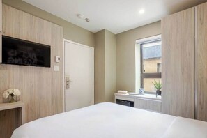 1 soverom, skrivebord, strykejern/-brett og wi-fi