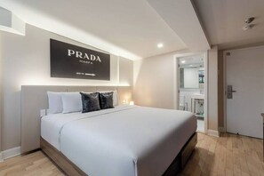 1 dormitorio, escritorio, tabla de planchar con plancha y wifi