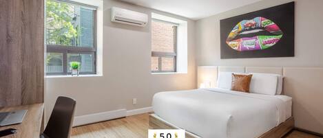 1 habitación, escritorio, tabla de planchar con plancha y wifi