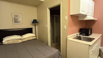1 chambre, fer et planche à repasser, Wi-Fi, literie fournie
