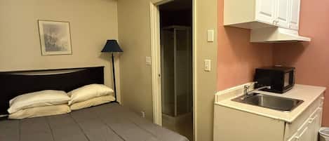 1 habitación, tabla de planchar con plancha, wifi y ropa de cama