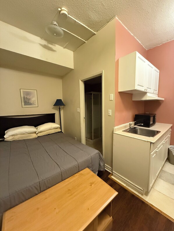 1 habitación, tabla de planchar con plancha, wifi y ropa de cama 