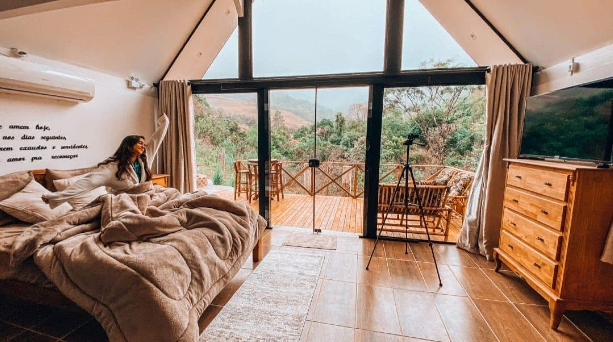 Chalé 2 - Casarão Boa Vista com Hidromassagem - Recanto Bellavita - Rancho Queimado - SC | 高級寝具、客室ごとに異なる装飾、客室ごとに異なるインテリア、遮光カーテン