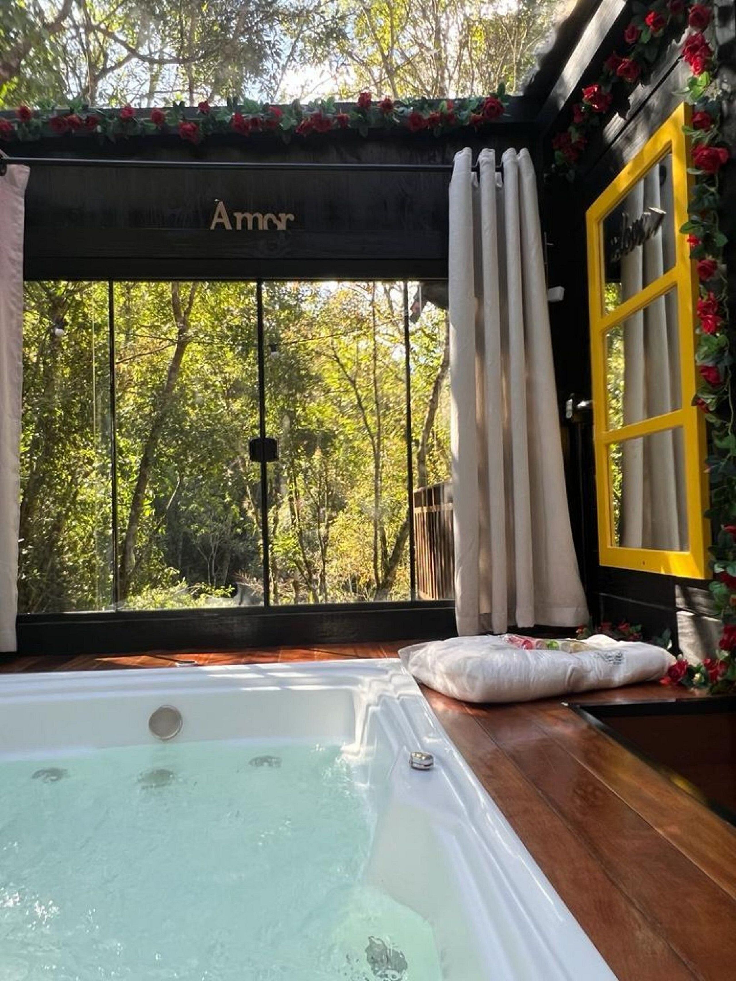 Chalé 1 - Recanto do Amor com Hidromassagem - Recanto Bellavita - Rancho Queimado - SC | Private spa tub