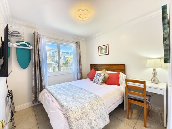 1 chambre, fer et planche à repasser, Wi-Fi, literie fournie